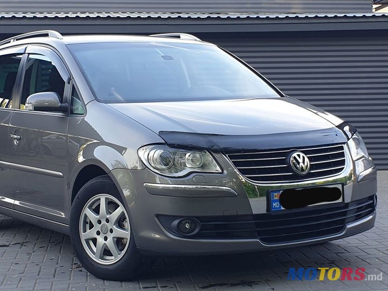 2007' Volkswagen Touran photo #2