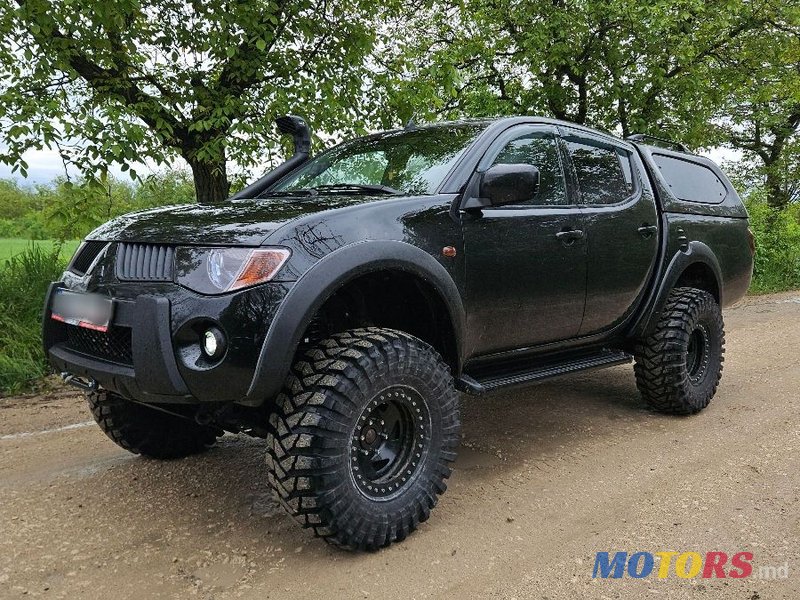 2009' Mitsubishi L200 photo #2