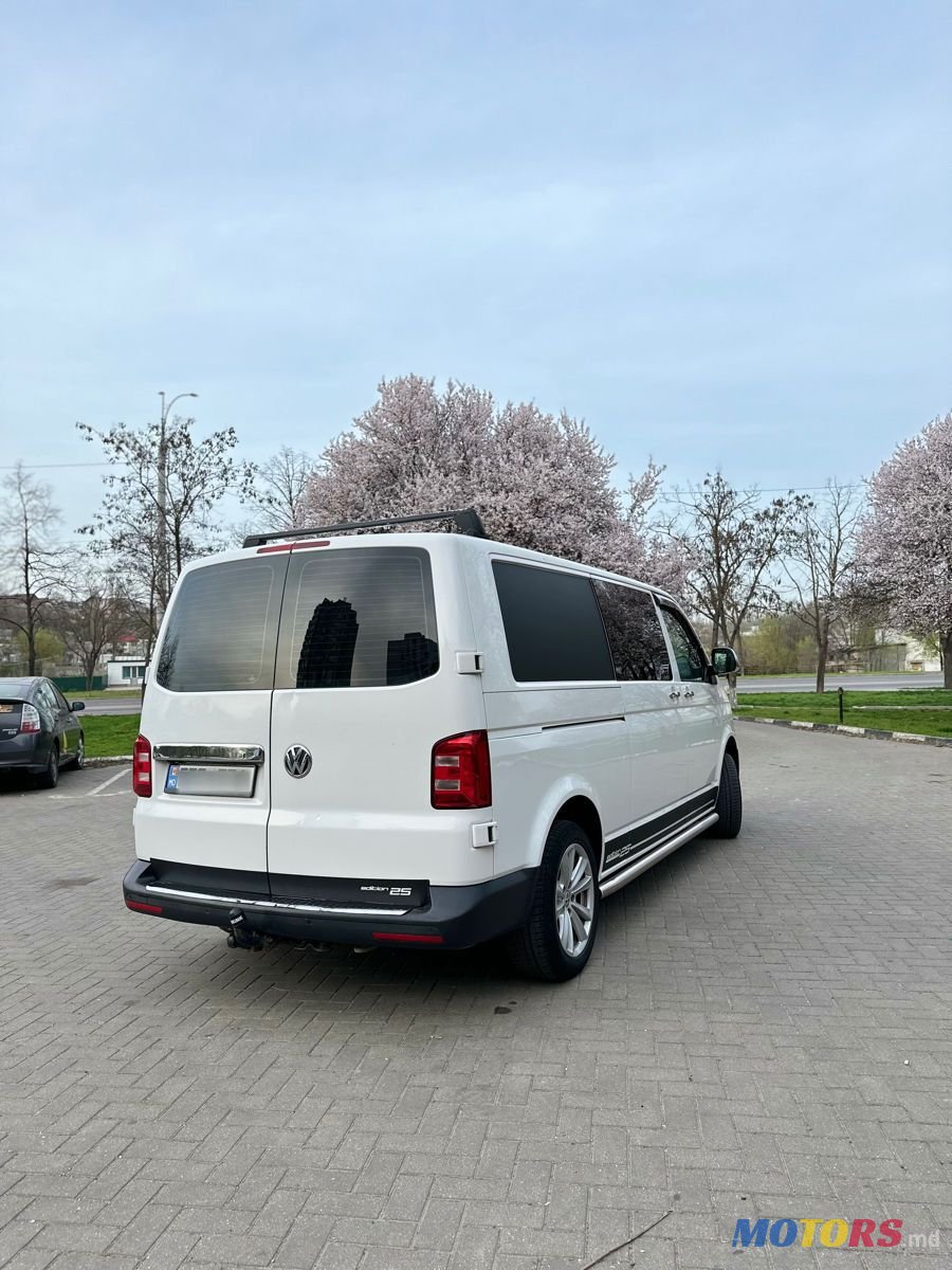 2014' Volkswagen Transporter photo #3