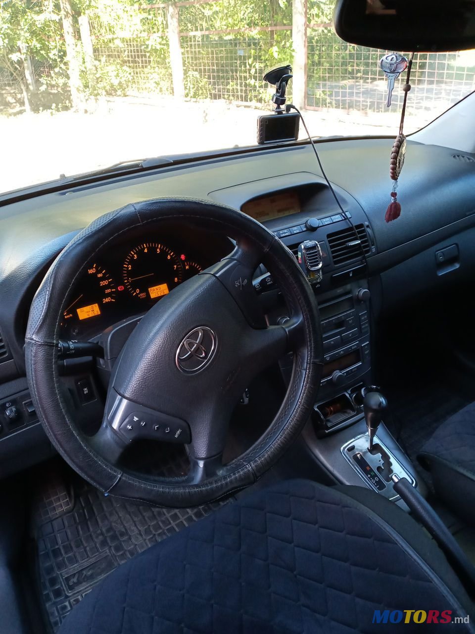 2005' Toyota Avensis photo #2