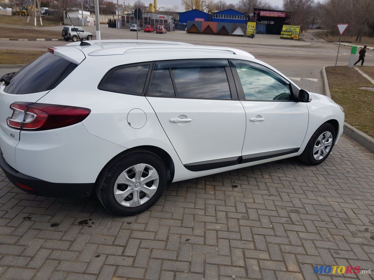 2010' Renault Megane photo #2