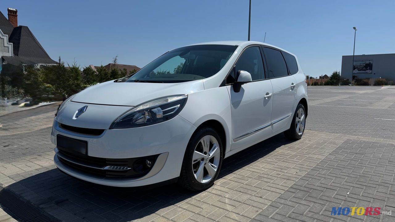 2012' Renault Grand Scenic photo #3