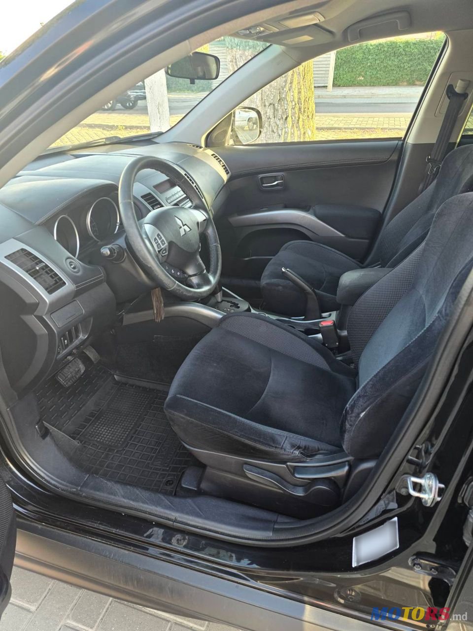 2011' Mitsubishi Outlander photo #5