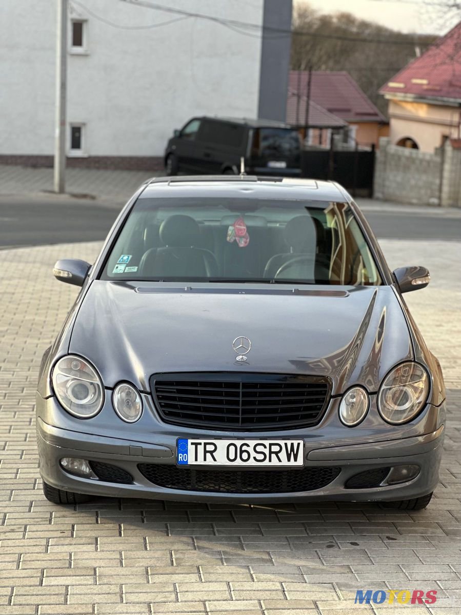 2005' Mercedes-Benz E Класс photo #3