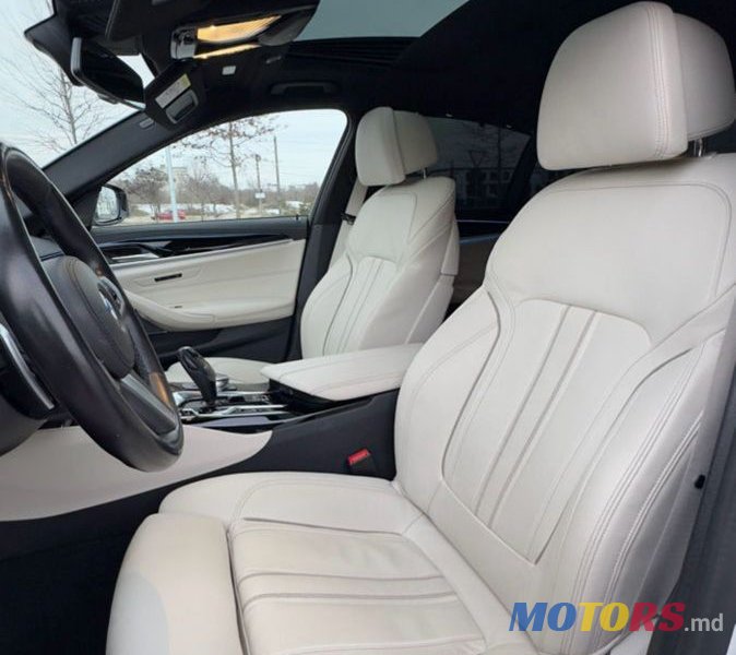 2020' BMW 5 Series photo #5