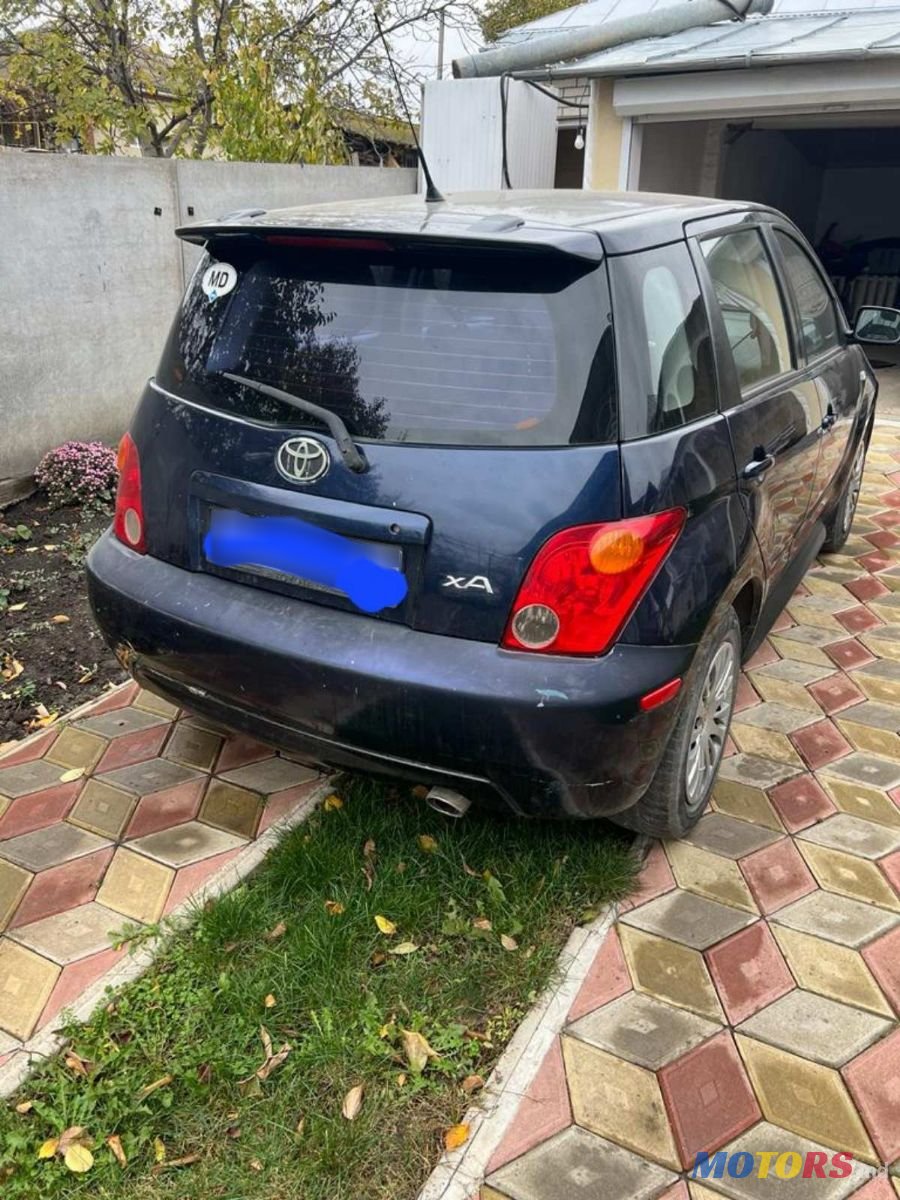 2004' Toyota photo #1