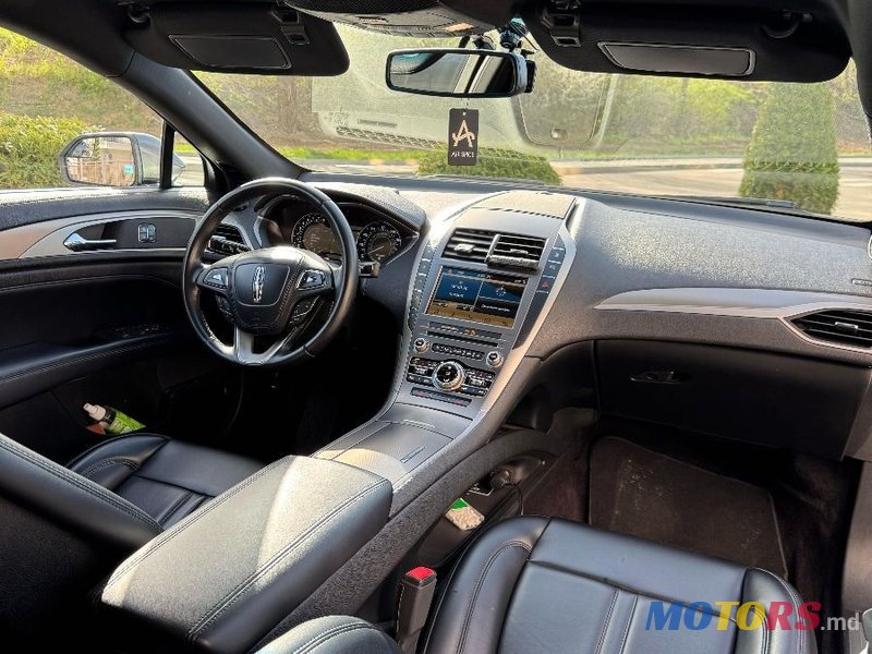2017' Lincoln MKZ photo #4