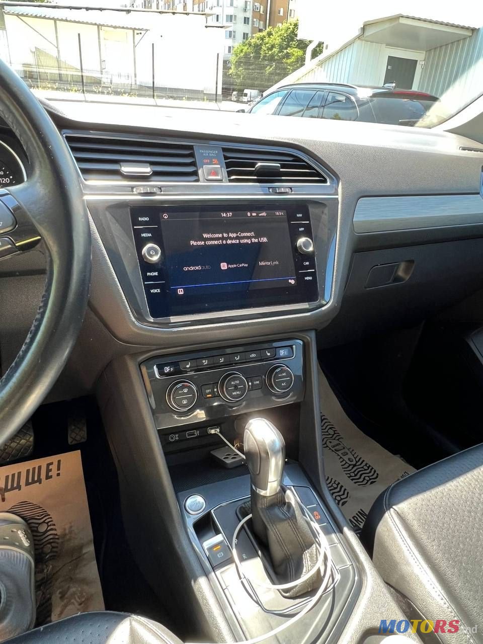 2017' Volkswagen Tiguan photo #6