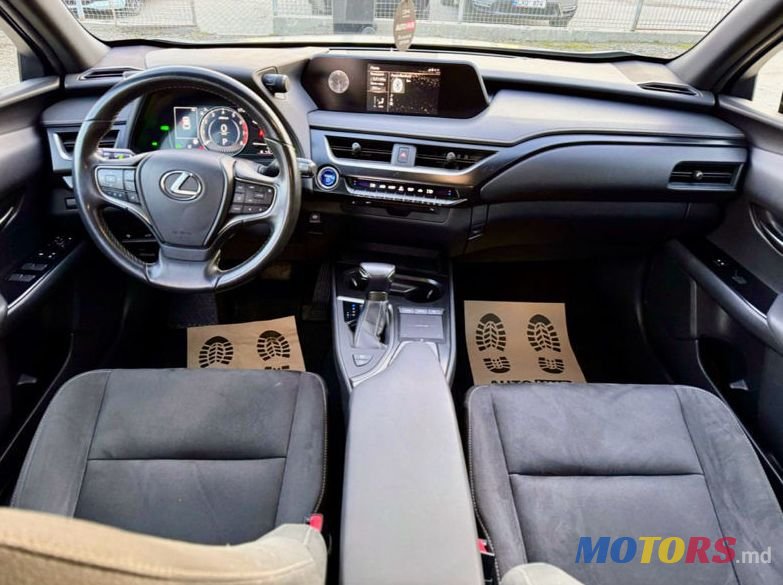 2021' Lexus UX photo #6