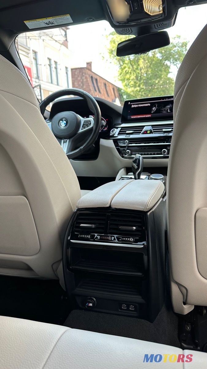 2020' BMW 5 Series photo #6