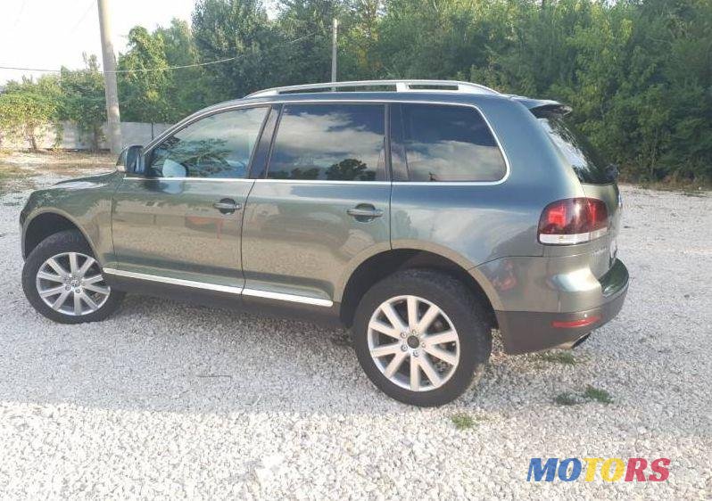 2009' Volkswagen Touareg photo #1