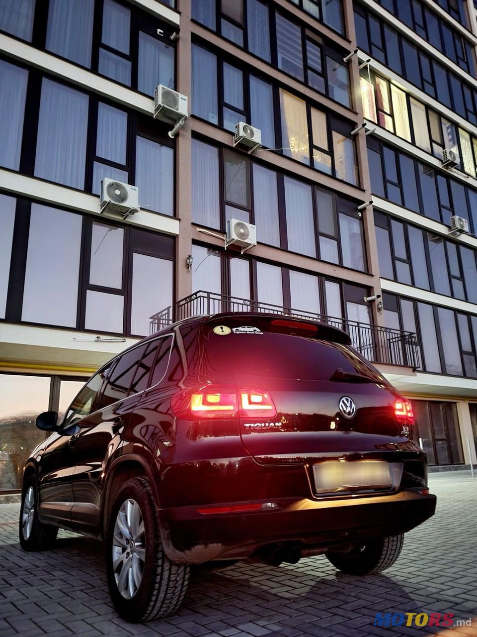 2012' Volkswagen Tiguan photo #1