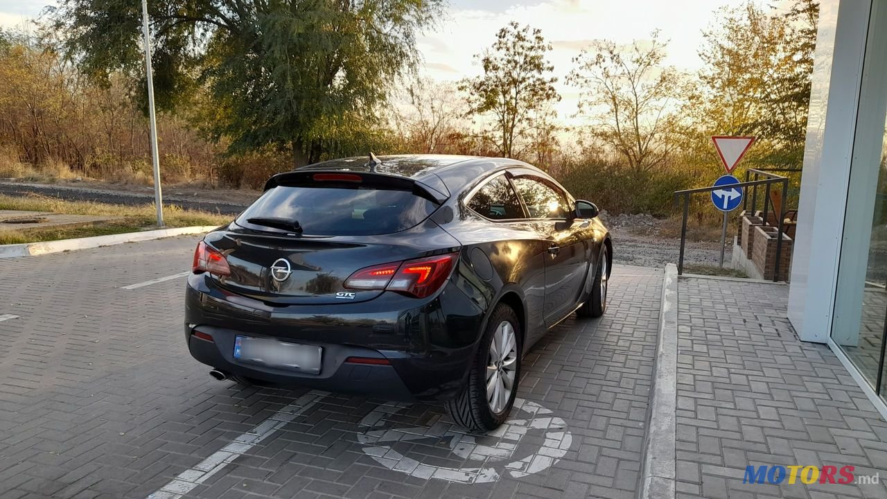 2013' Opel Astra photo #3