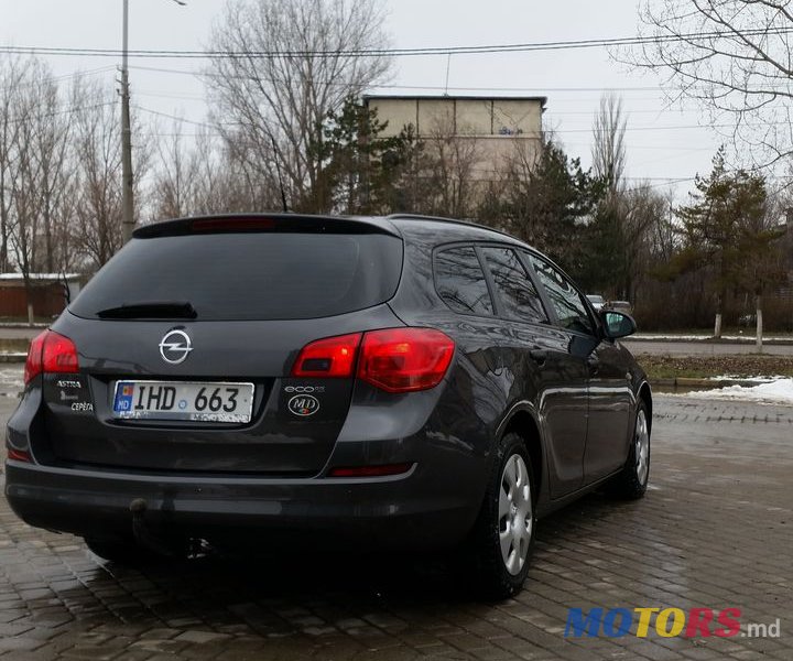 2012' Opel Astra J photo #3