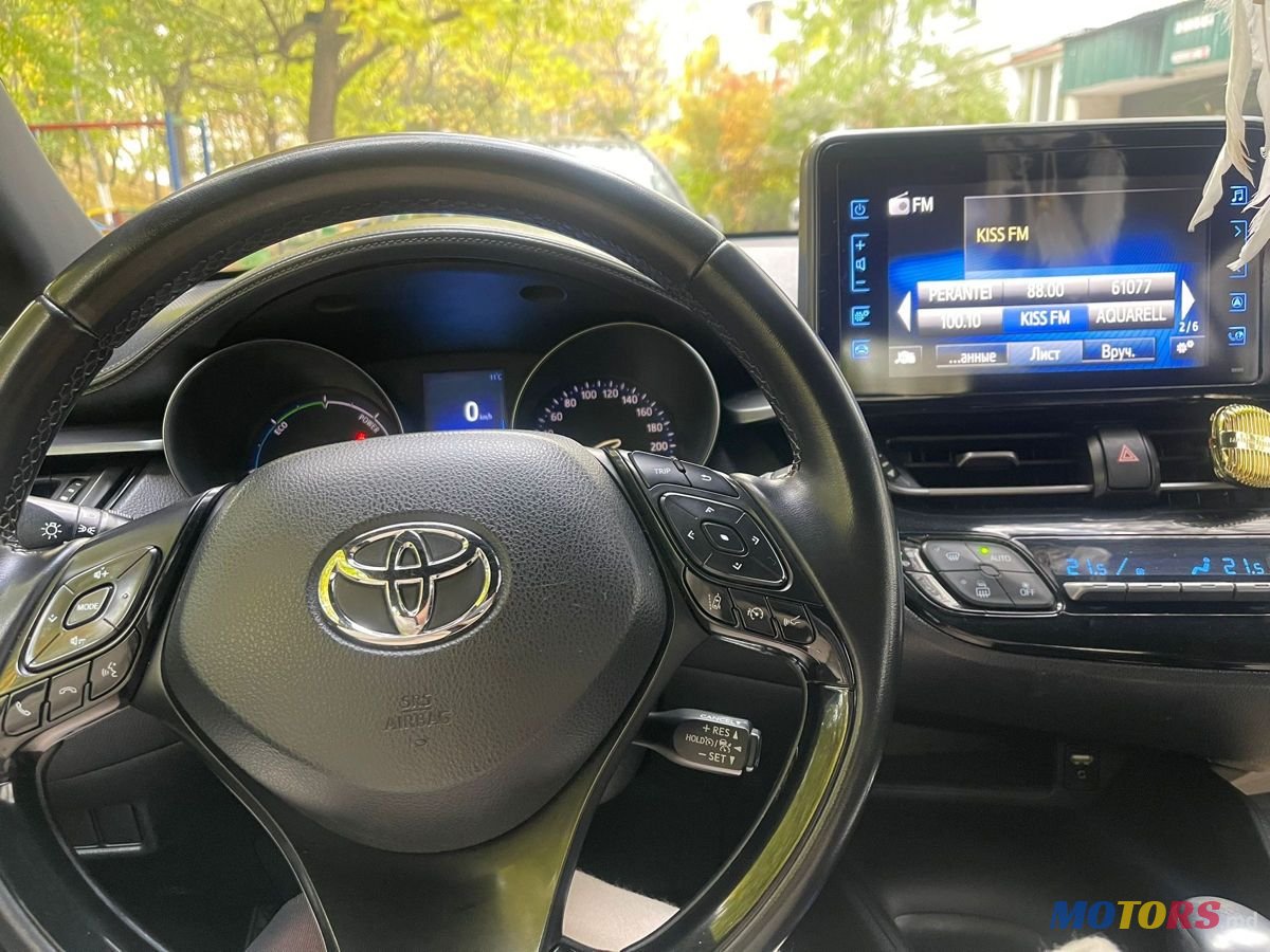 2017' Toyota C-HR photo #6