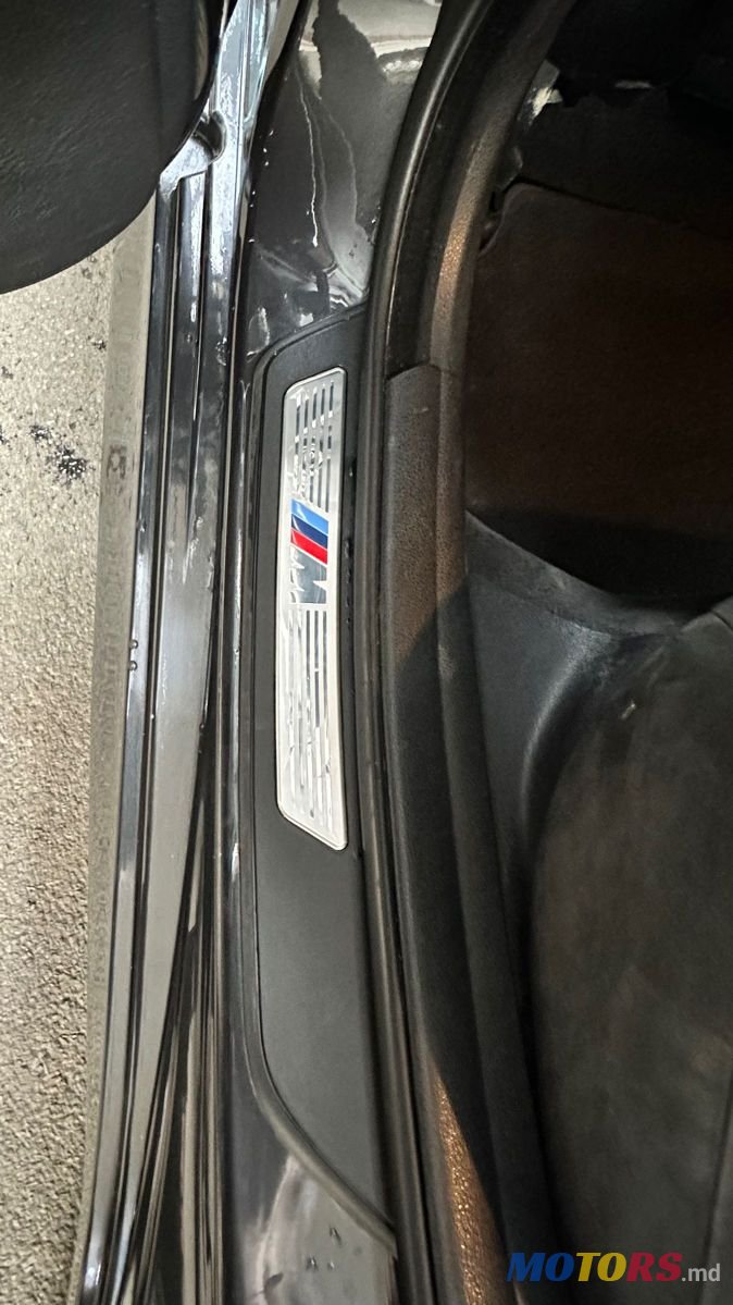 2011' BMW 5 Series photo #2