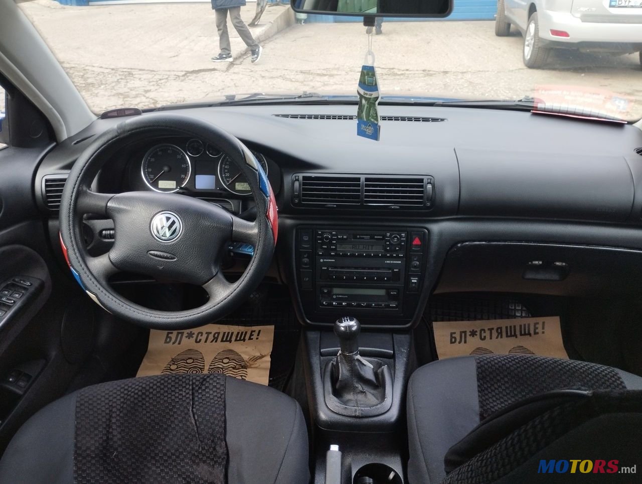 2004' Volkswagen Passat photo #6