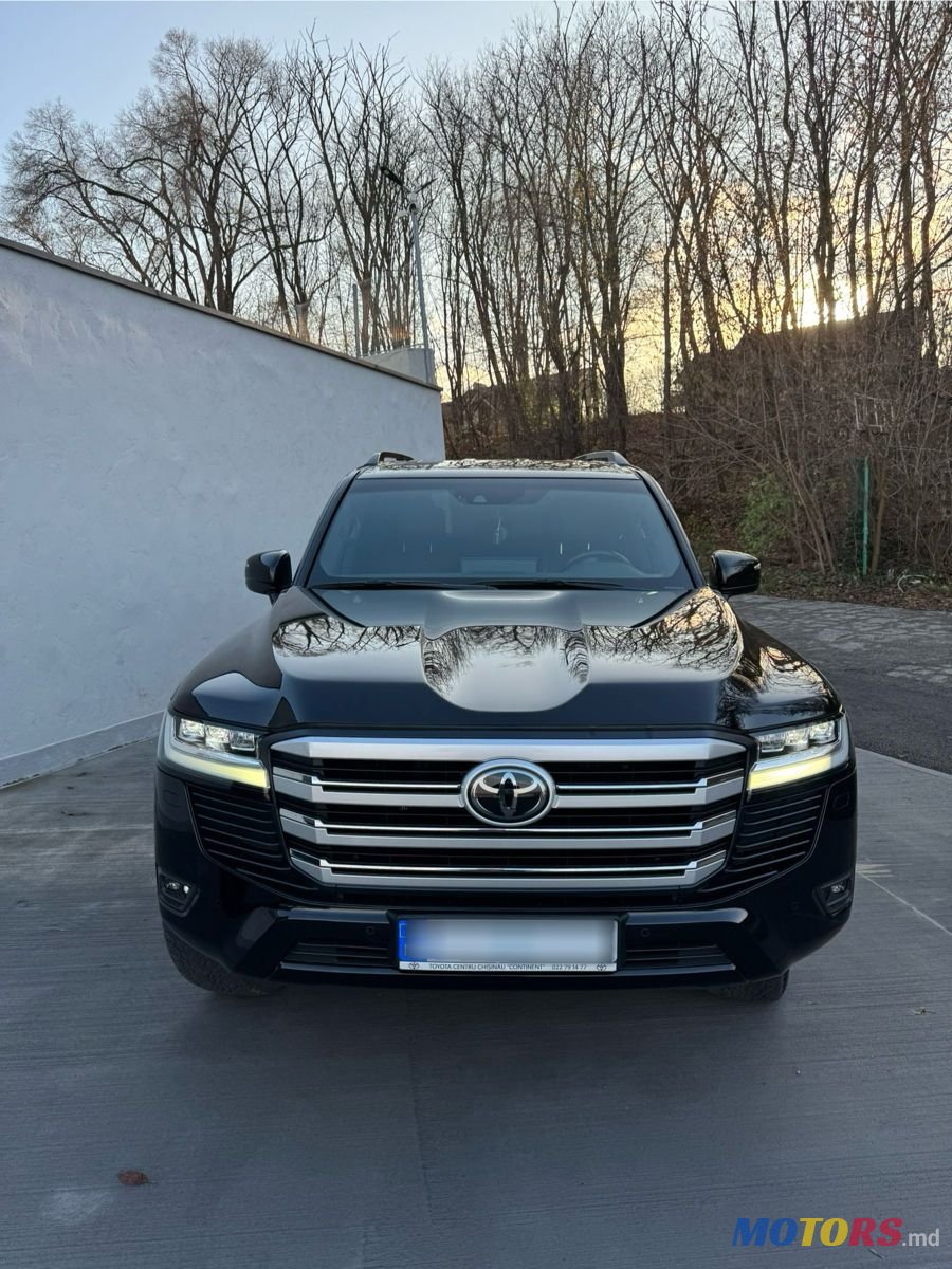 2021' Toyota Land Cruiser photo #2