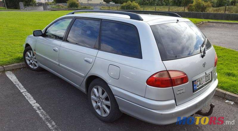 2002' Toyota Avensis photo #2