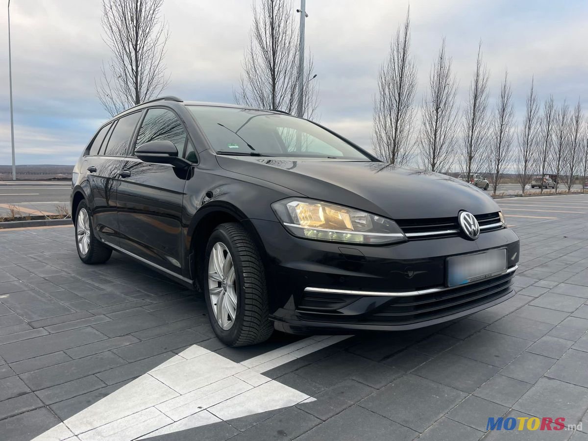 2017' Volkswagen Golf photo #1