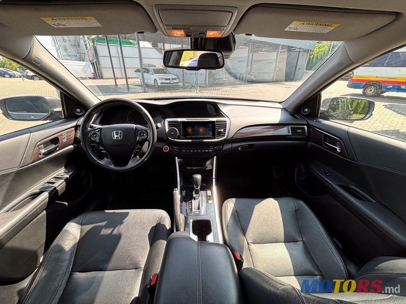 2017' Honda Accord photo #5
