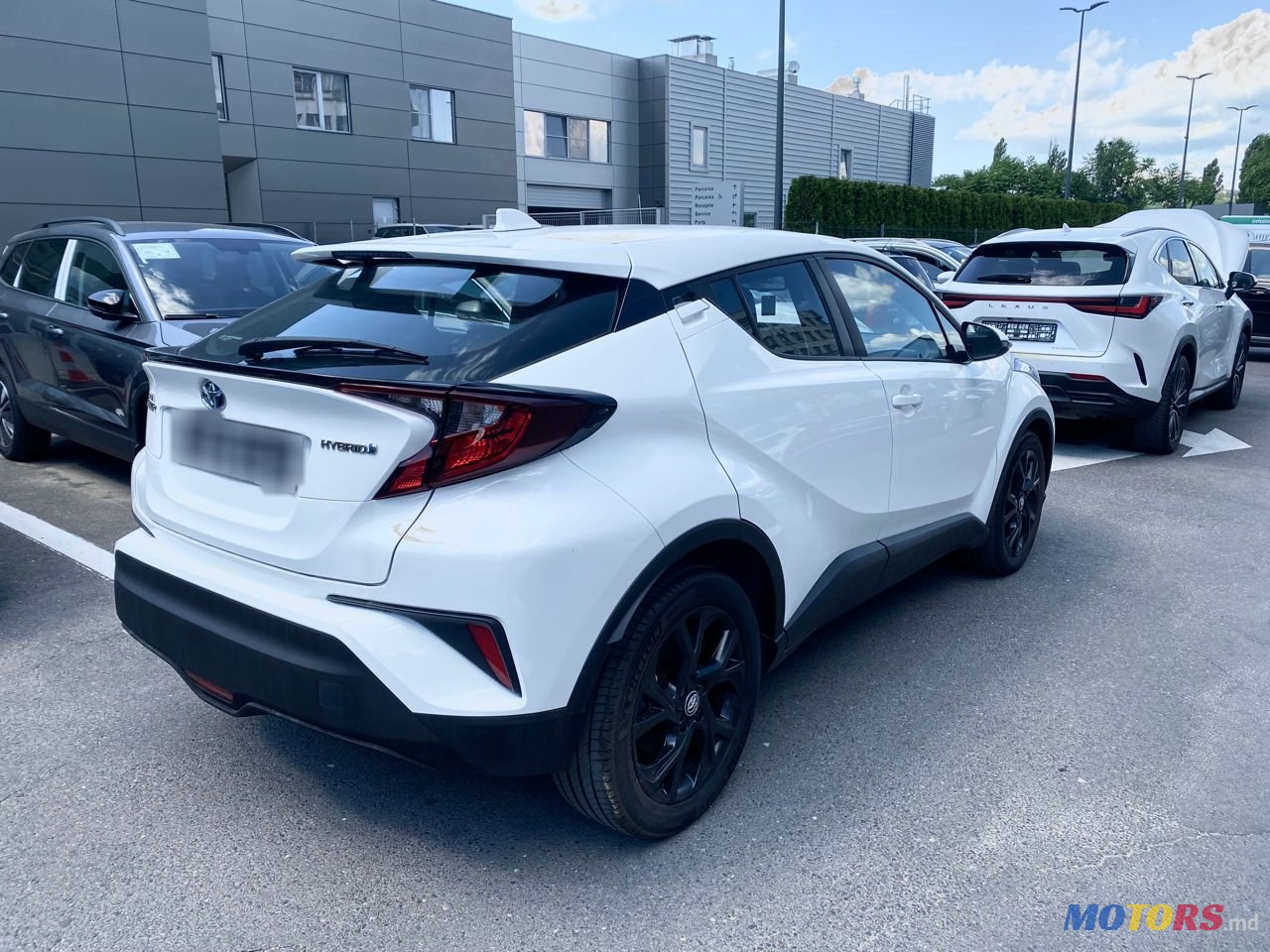 2023' Toyota C-HR photo #2