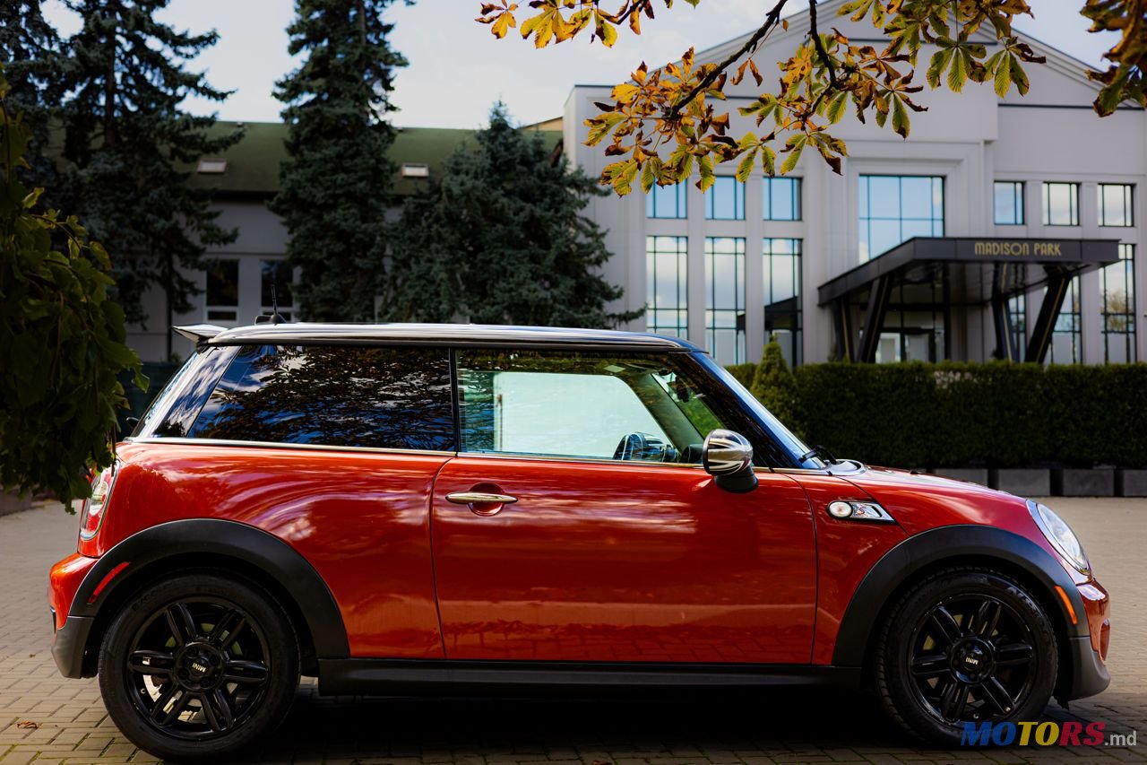 2013' MINI Cooper S photo #3