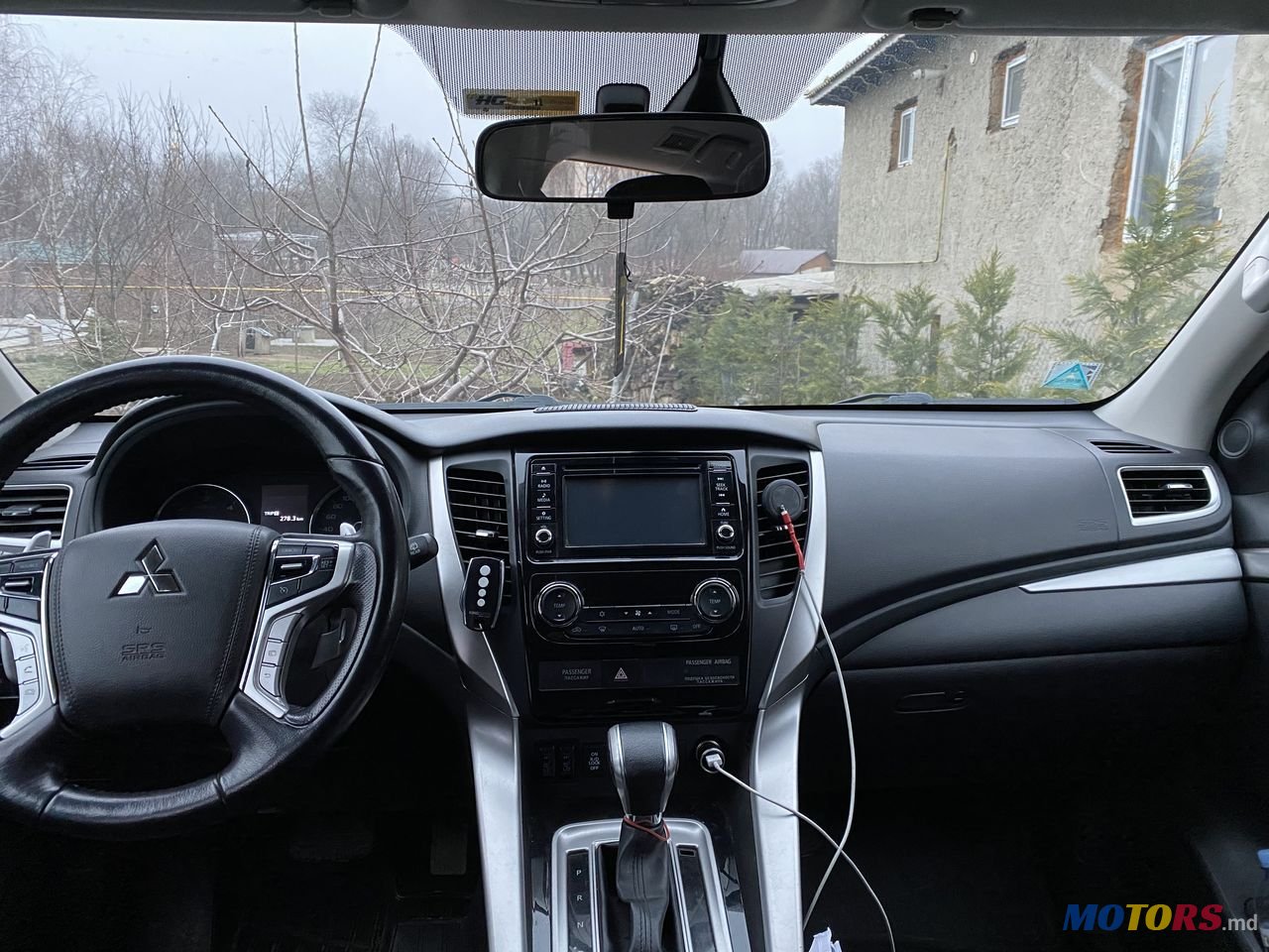 2017' Mitsubishi Pajero Sport photo #4