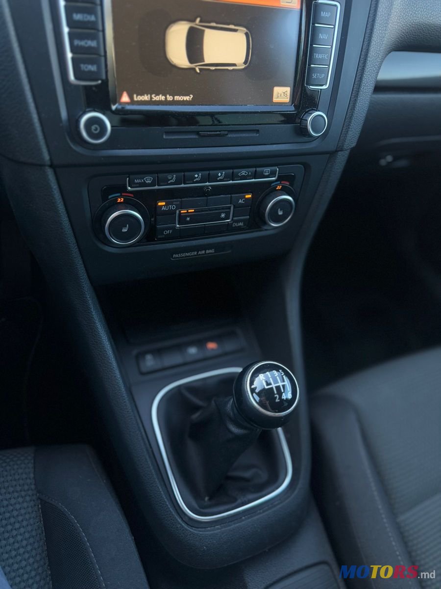 2011' Volkswagen Golf photo #5