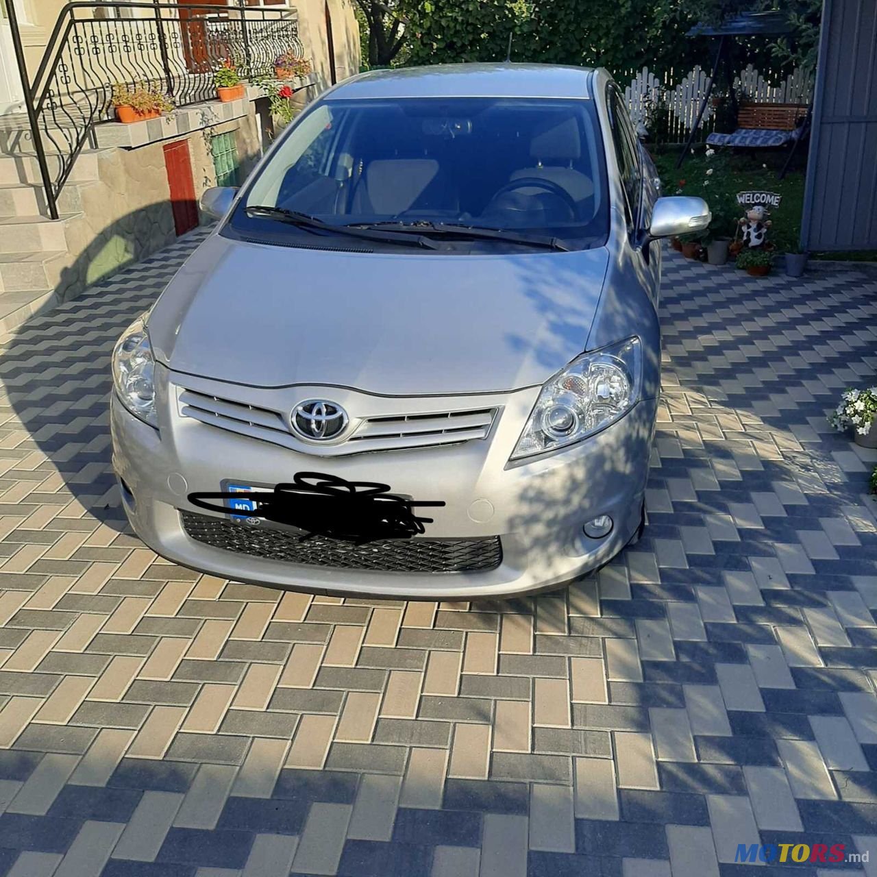 2011' Toyota Auris photo #1