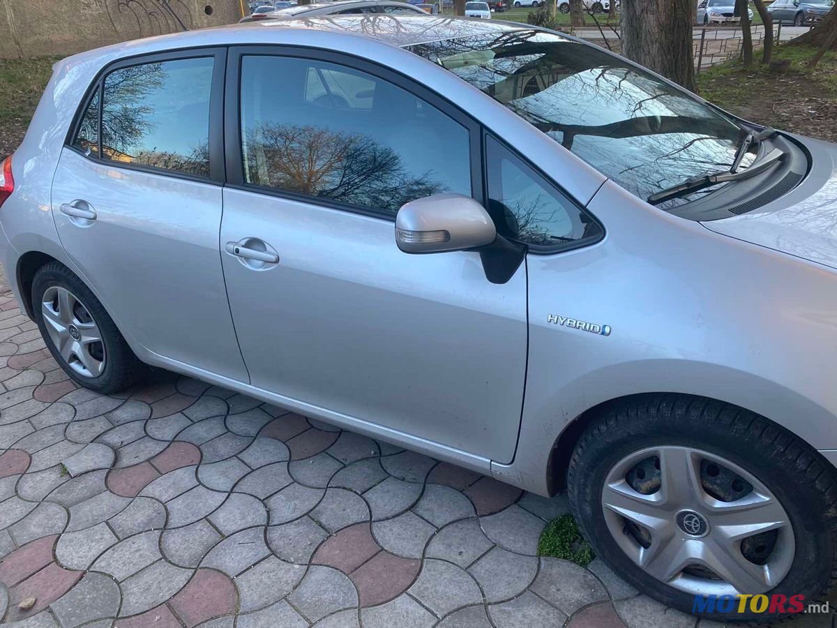 2011' Toyota Auris photo #1