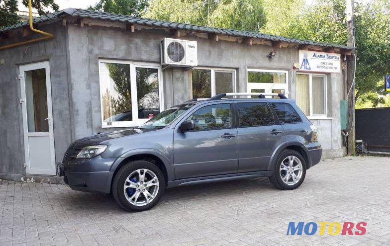 2005' Mitsubishi Outlander photo #2