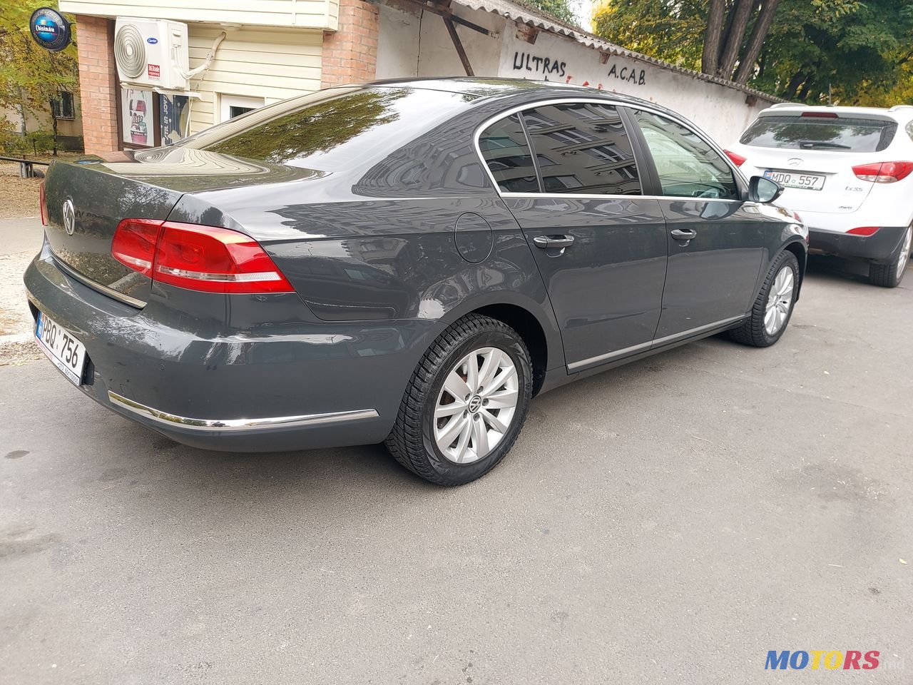 2011' Volkswagen Passat photo #2