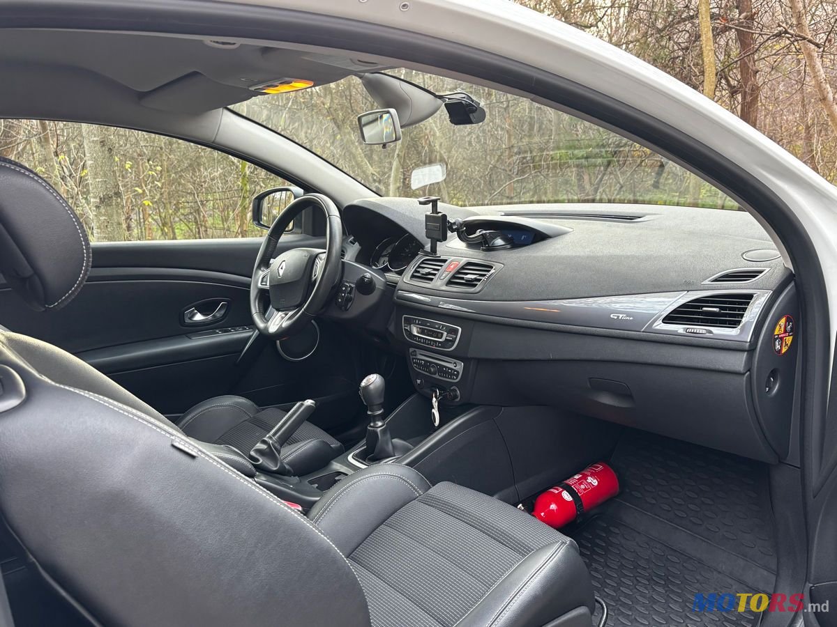 2010' Renault Megane photo #6