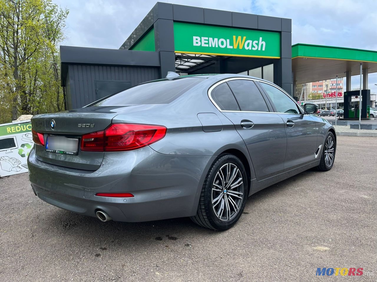 2017' BMW 5 Series photo #5