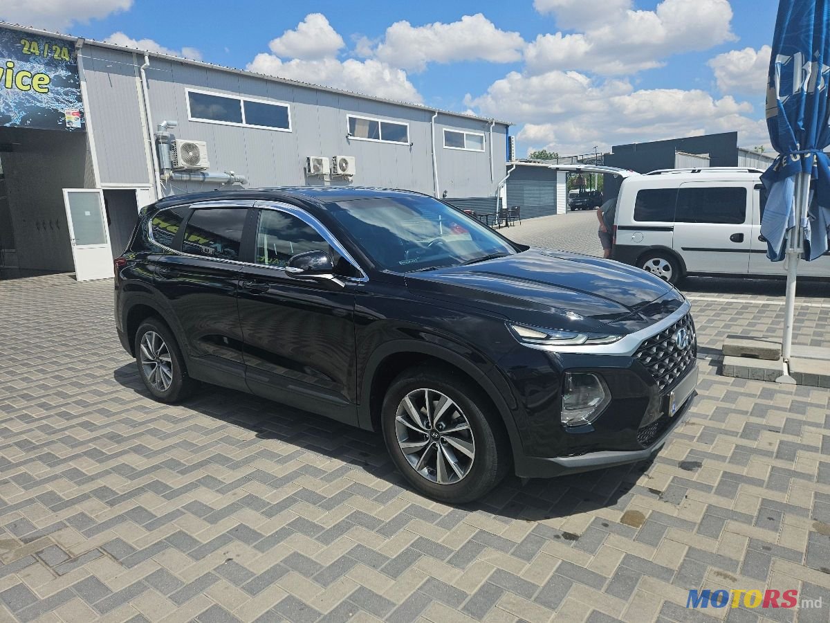 2018' Hyundai Santa Fe photo #2