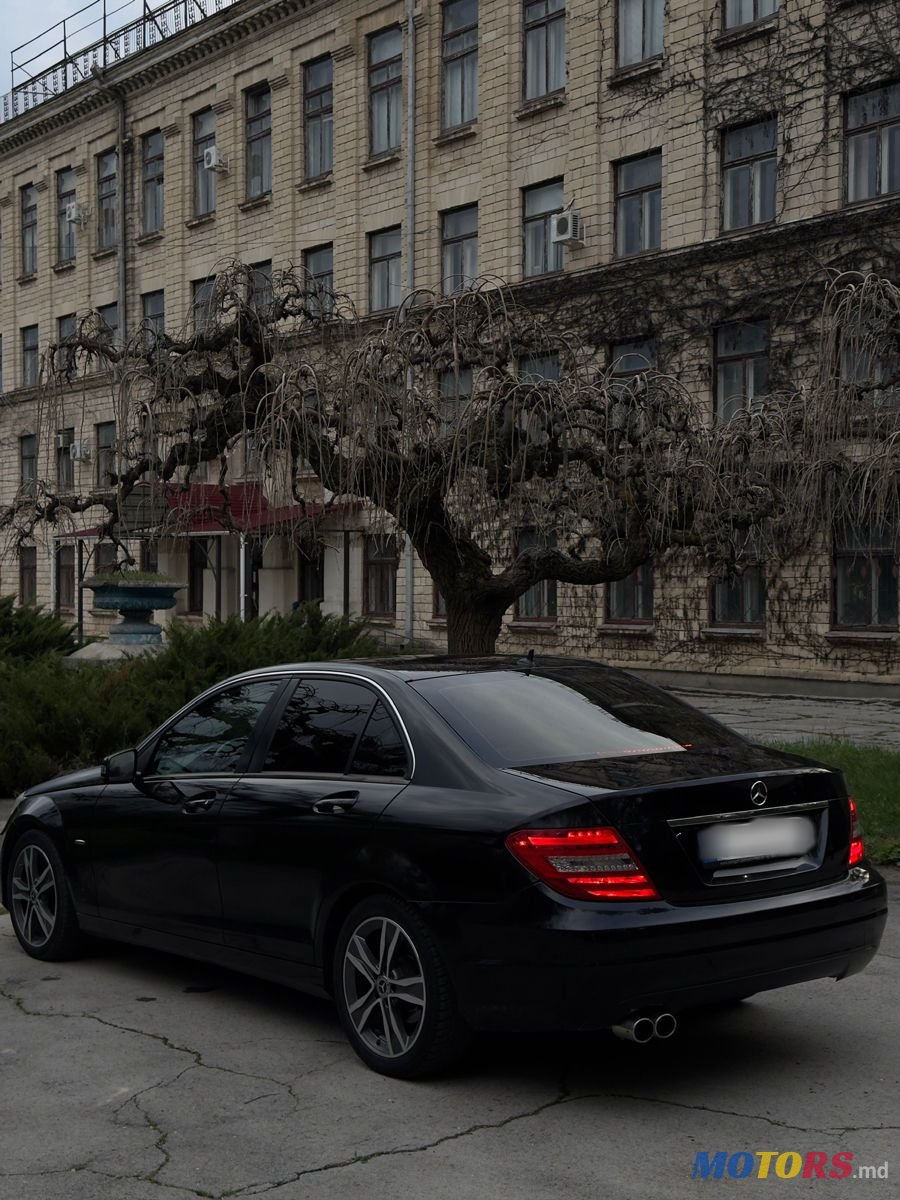 2011' Mercedes-Benz C-Class photo #3