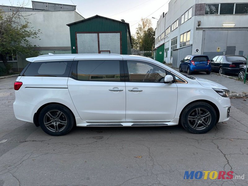 2016' Kia Carnival photo #4