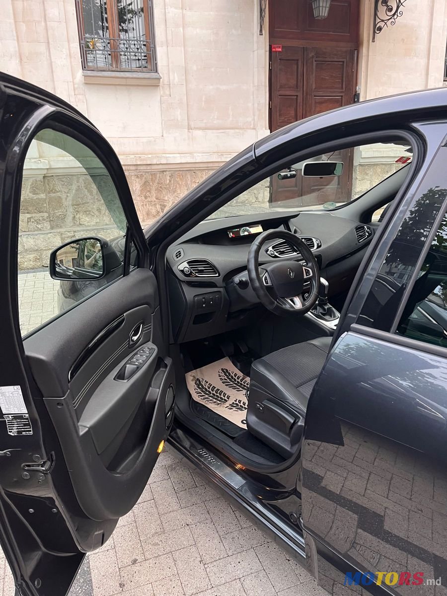 2011' Renault Scenic photo #5