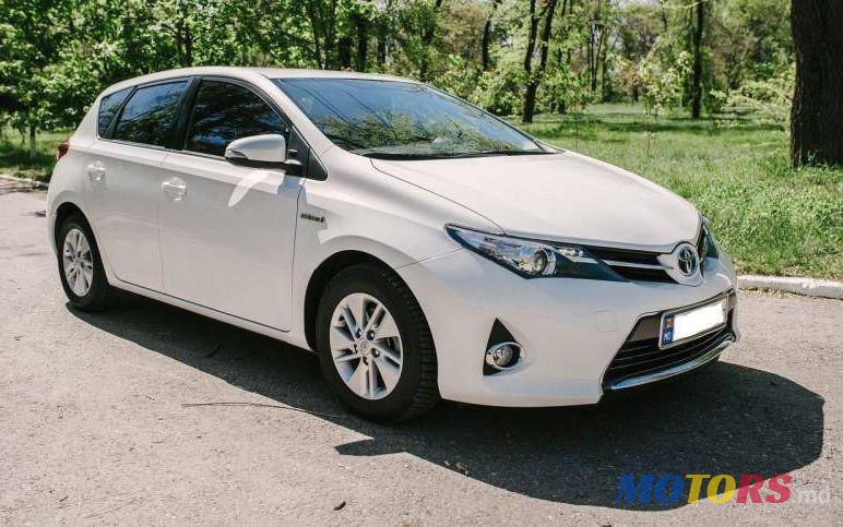 2013' Toyota Auris photo #1