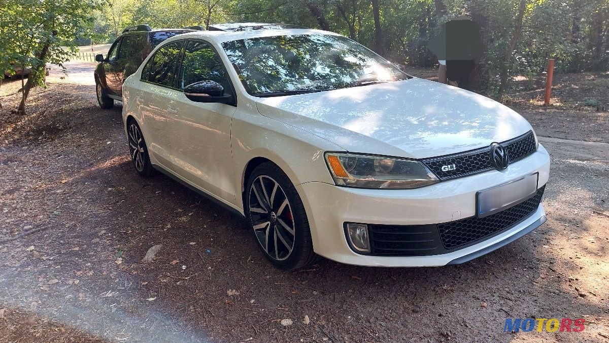 2012' Volkswagen Jetta photo #3