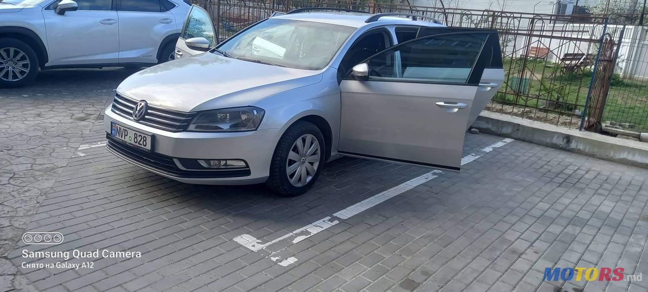 2010' Volkswagen Passat photo #2