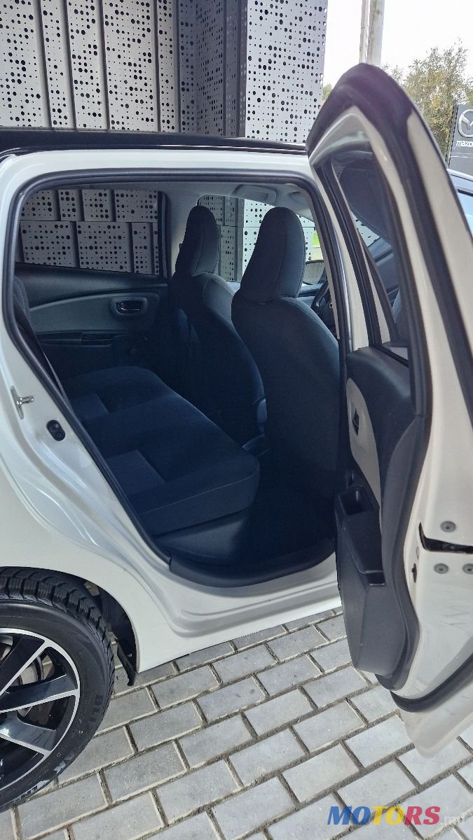 2019' Toyota Yaris photo #4