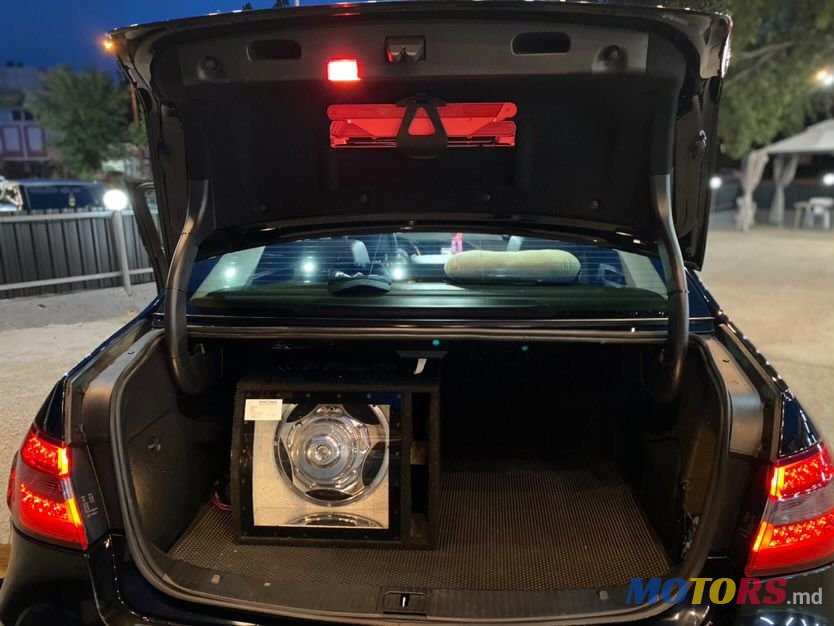 2011' Mercedes-Benz E Класс photo #3