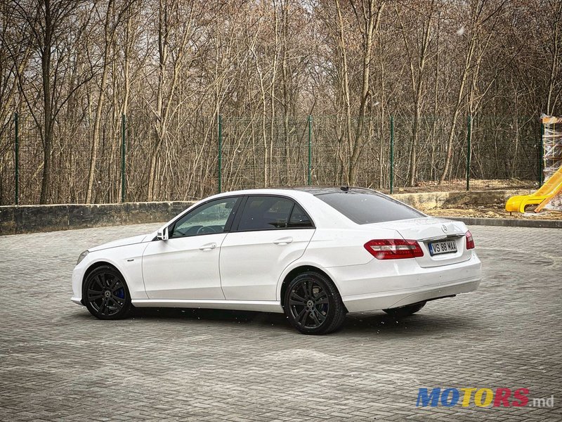 2009' Mercedes-Benz E Класс photo #3