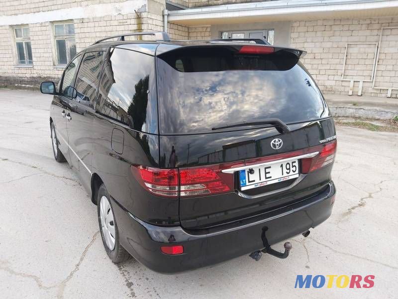 2004' Toyota Previa photo #3