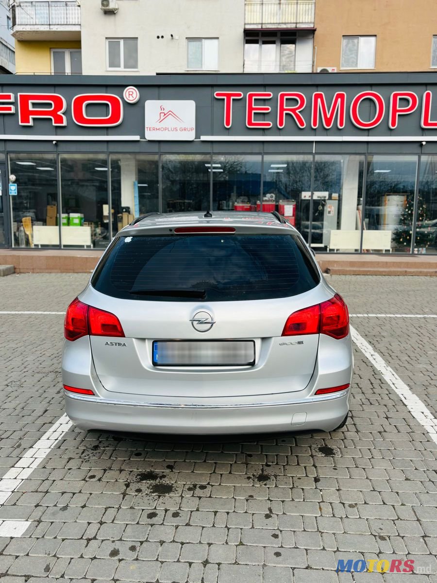 2013' Opel Astra photo #5