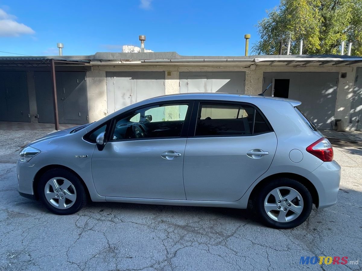 2011' Toyota Auris photo #4