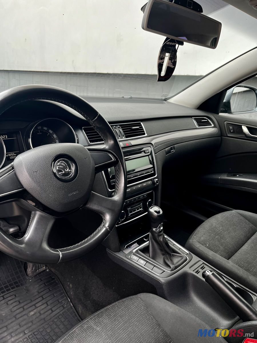 2013' Skoda Superb photo #5