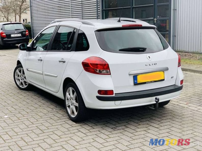 2012' Renault Clio photo #2